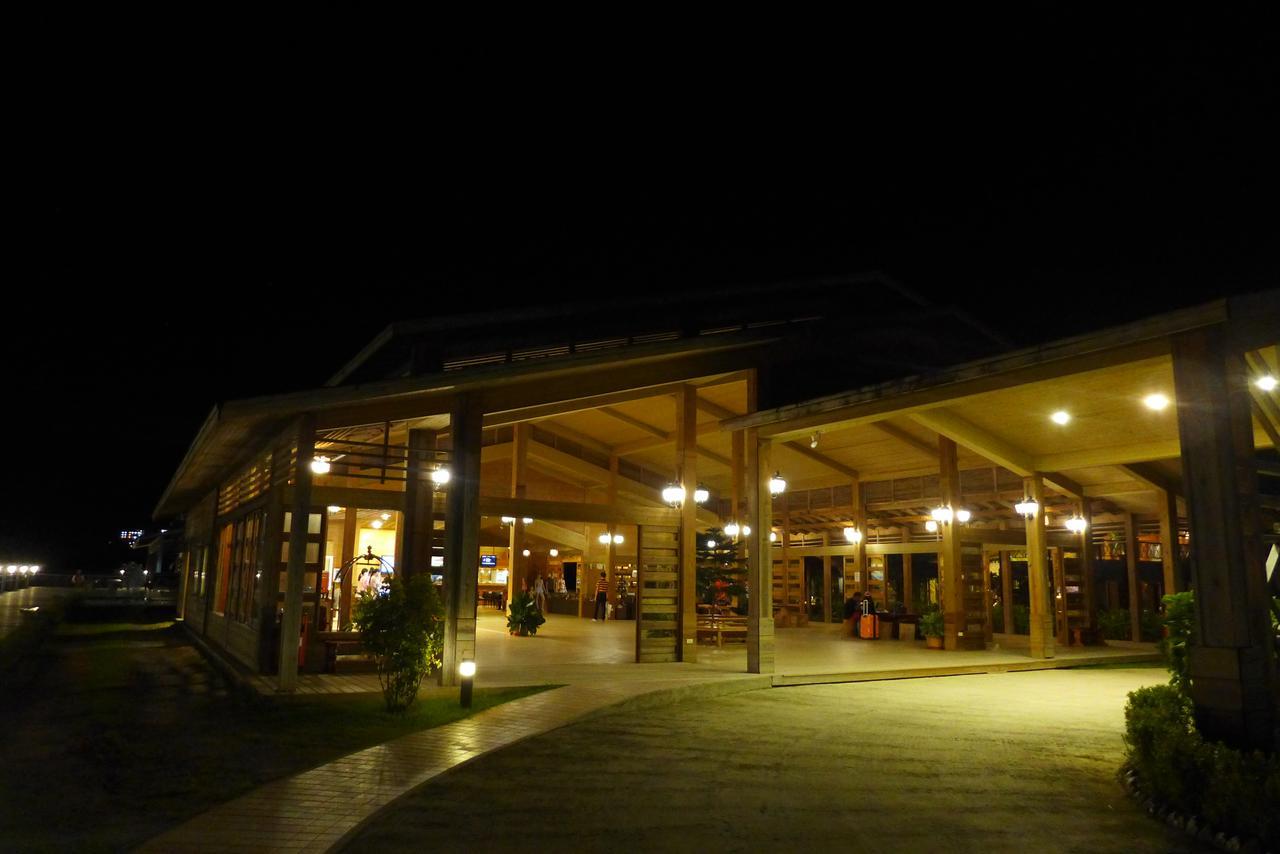 Island Paradise Resort Club Koror Exteriör bild
